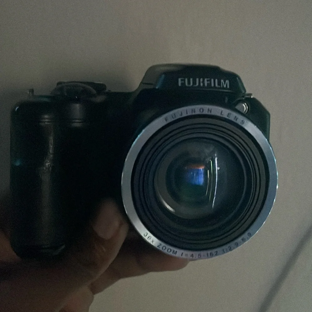 2007 FUJIFILM CAMERA
